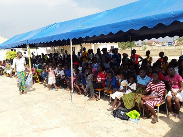 Hot weather,Ama given out water